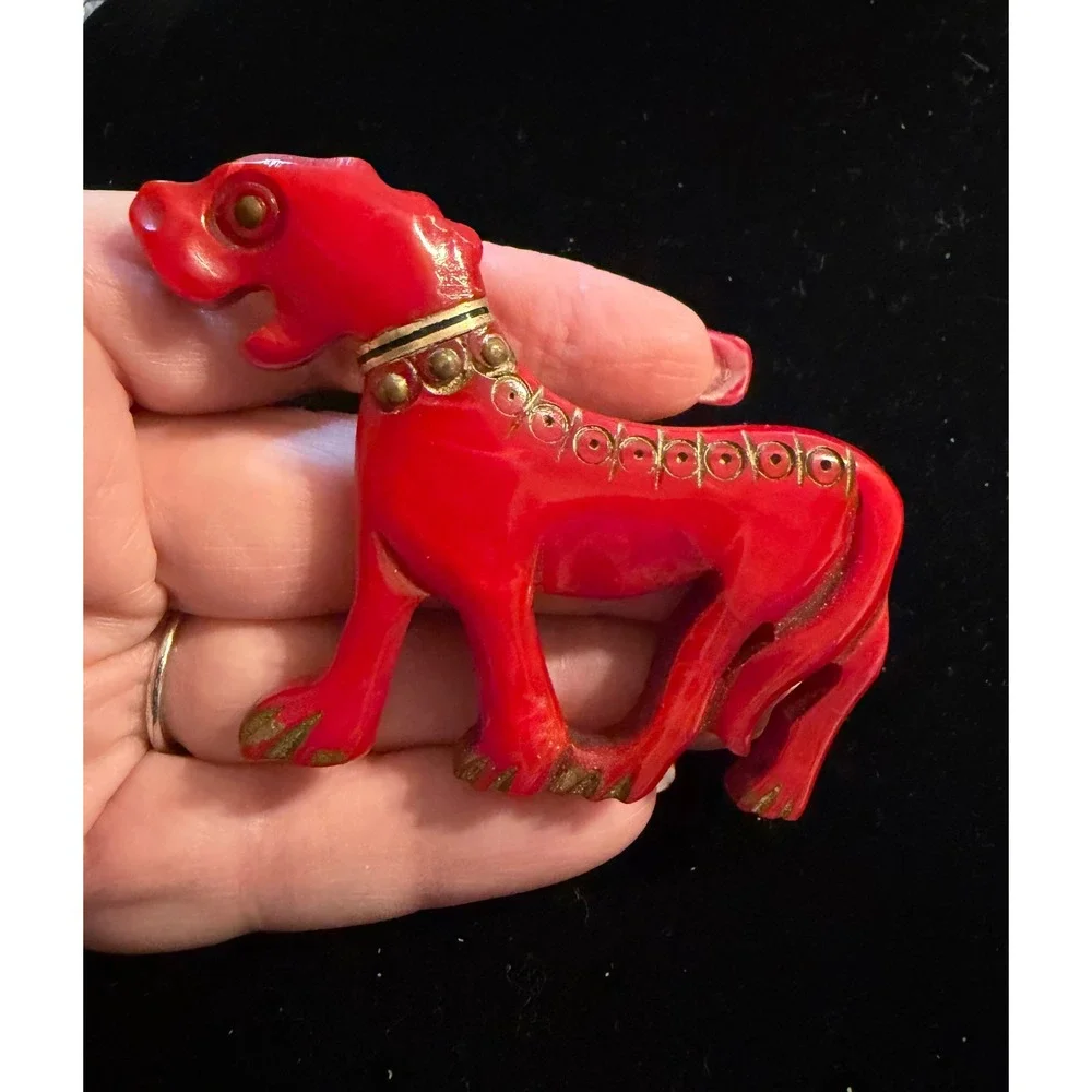 Vintage Red Carved Bakelite Foo Dog Pin Brooch 3